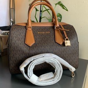 MICHAEL KORS
Hayes Large Saffiano Leather
Satchel